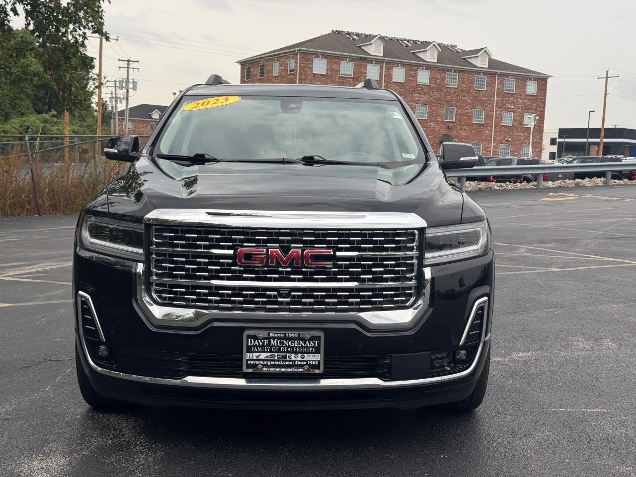 GMC Acadia Vehicle Full-screen Gallery Image 09