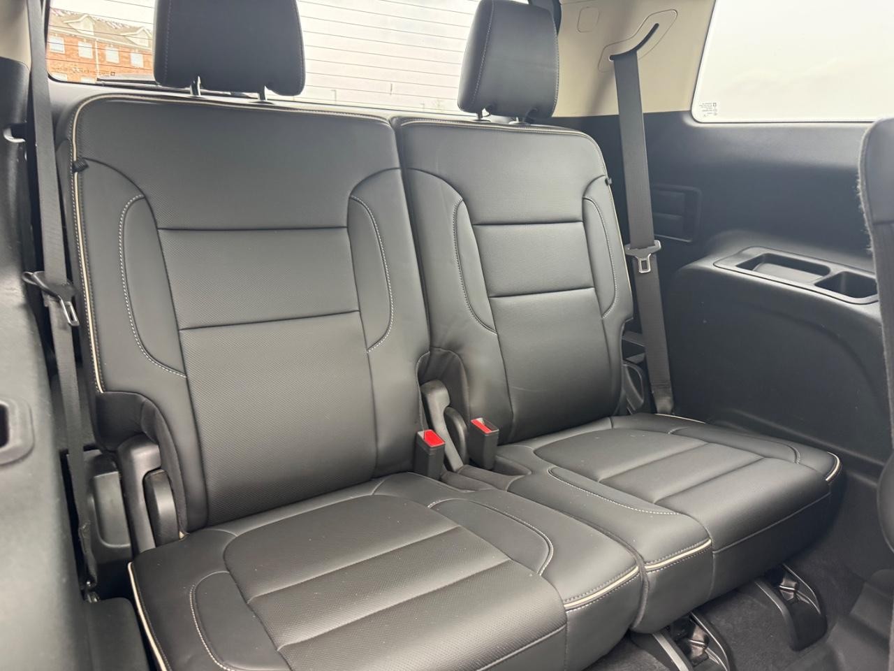 GMC Acadia Vehicle Full-screen Gallery Image 11