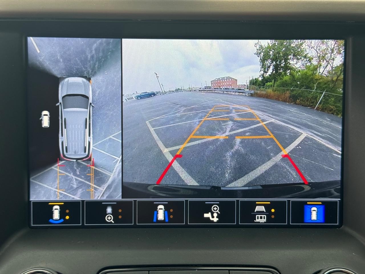 GMC Acadia Vehicle Full-screen Gallery Image 25