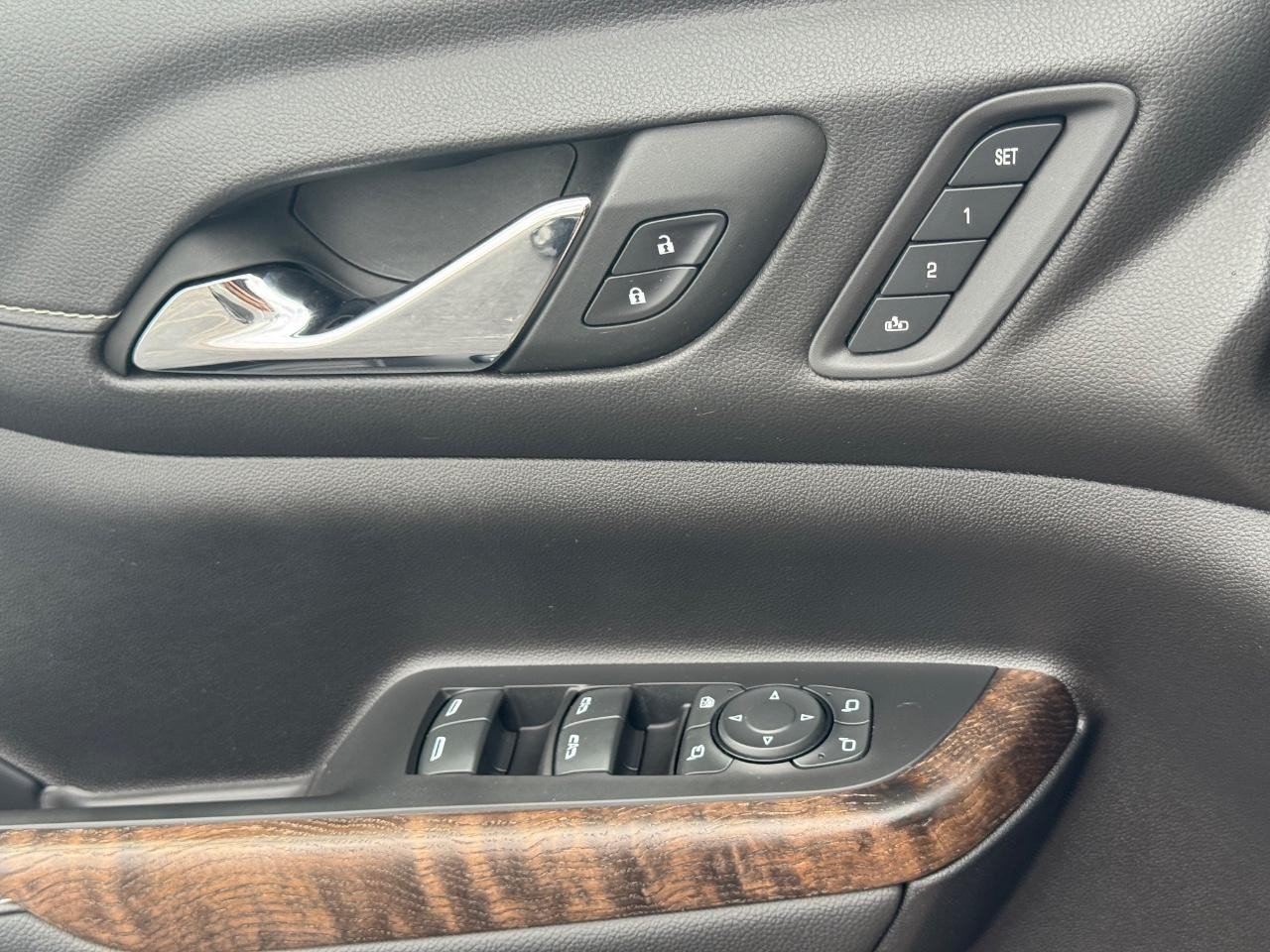 GMC Acadia Vehicle Full-screen Gallery Image 26