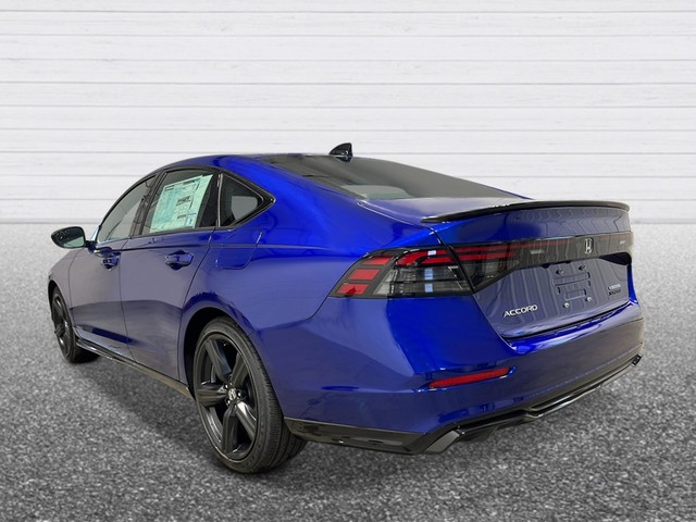 Honda Accord Hybrid Vehicle Full-screen Gallery Image 03