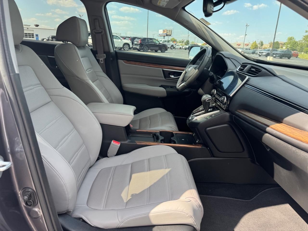 Honda CR-V Vehicle Full-screen Gallery Image 16