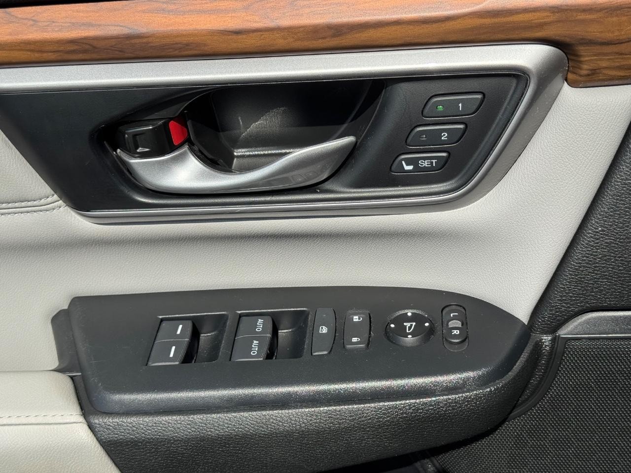 Honda CR-V Vehicle Full-screen Gallery Image 25