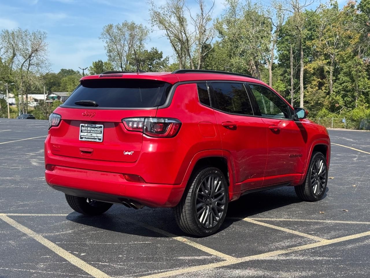 Jeep Compass Vehicle Full-screen Gallery Image 03