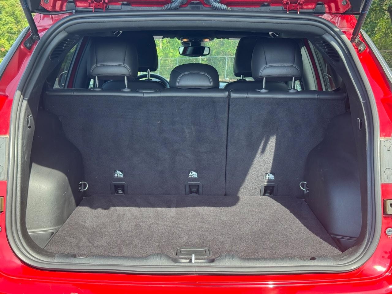 Jeep Compass Vehicle Full-screen Gallery Image 04