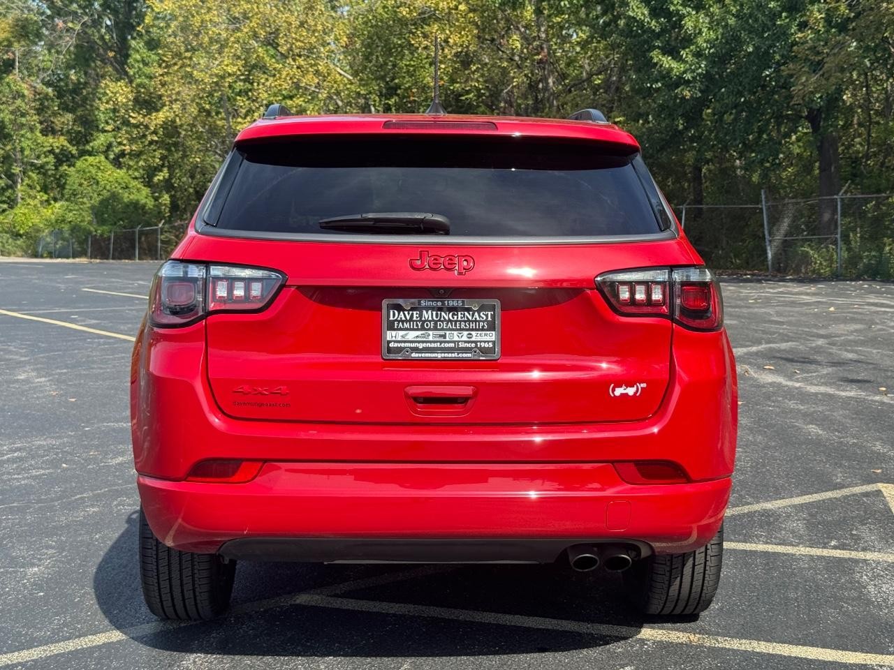 Jeep Compass Vehicle Full-screen Gallery Image 05