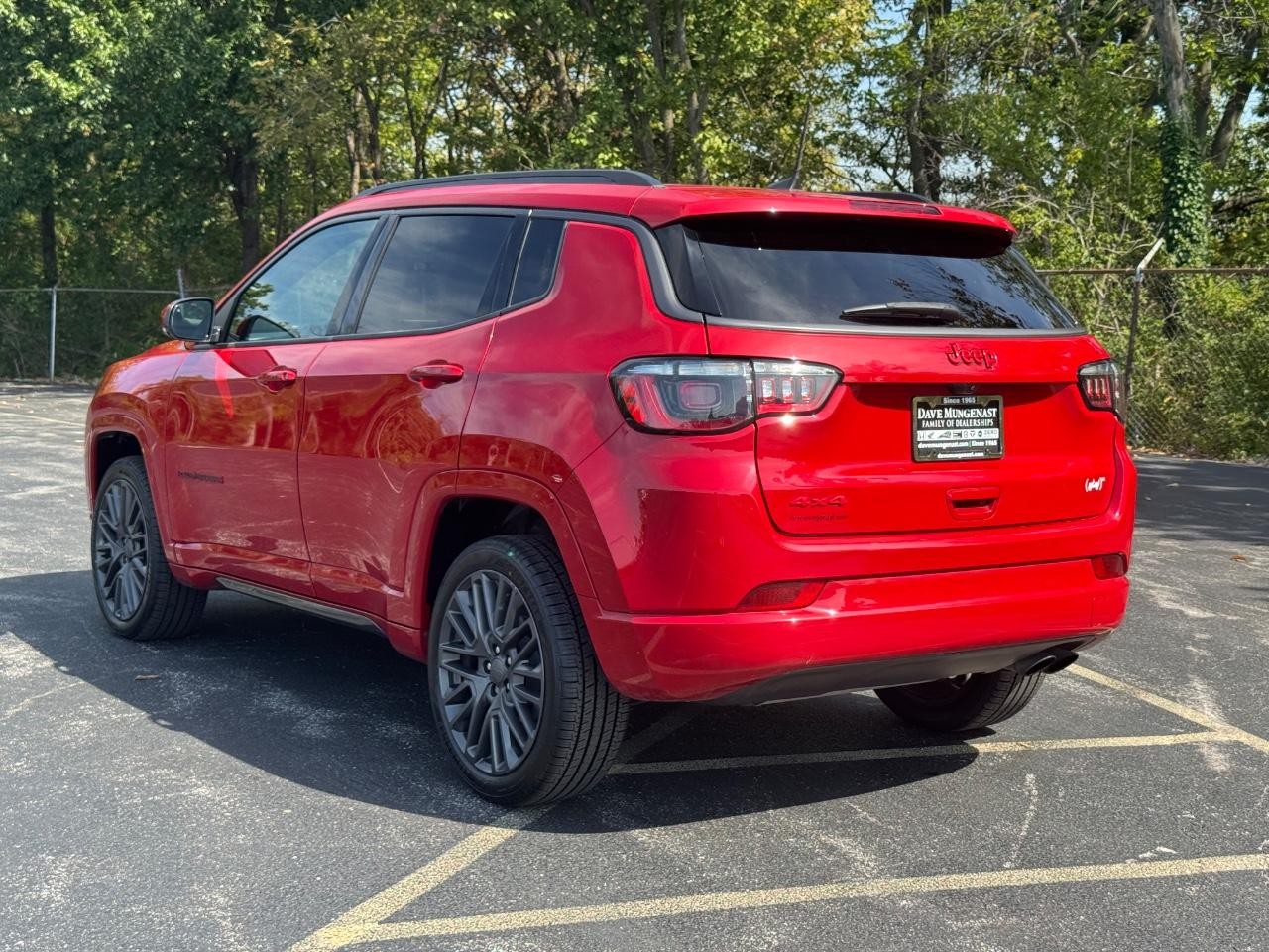 Jeep Compass Vehicle Full-screen Gallery Image 06