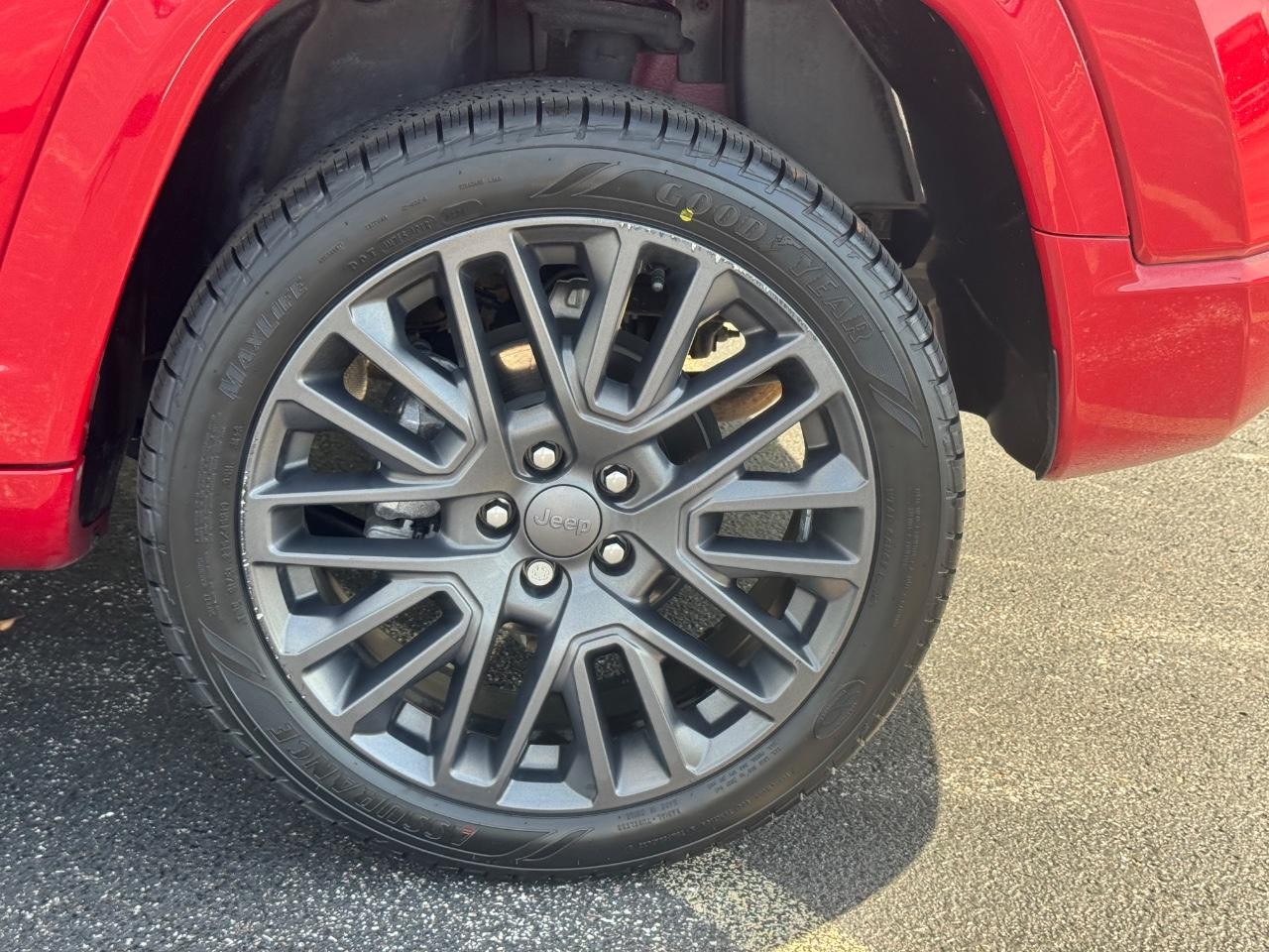 Jeep Compass Vehicle Full-screen Gallery Image 07