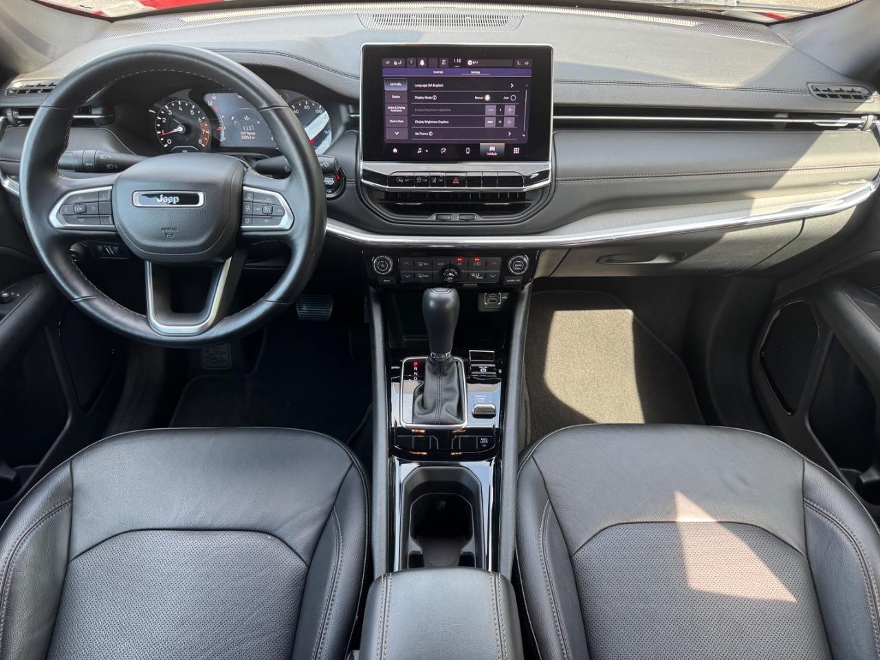 Jeep Compass Vehicle Full-screen Gallery Image 11