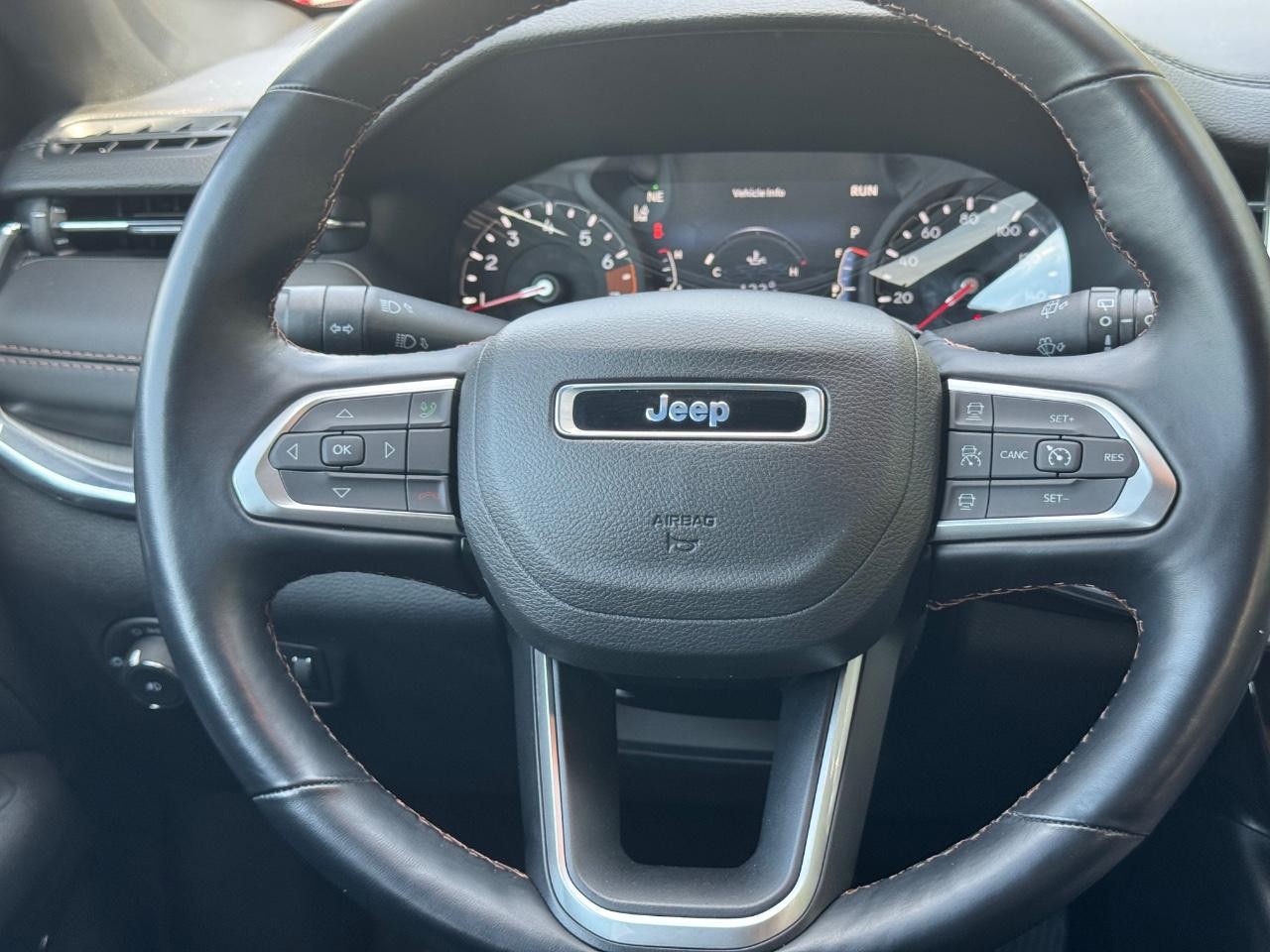 Jeep Compass Vehicle Full-screen Gallery Image 12