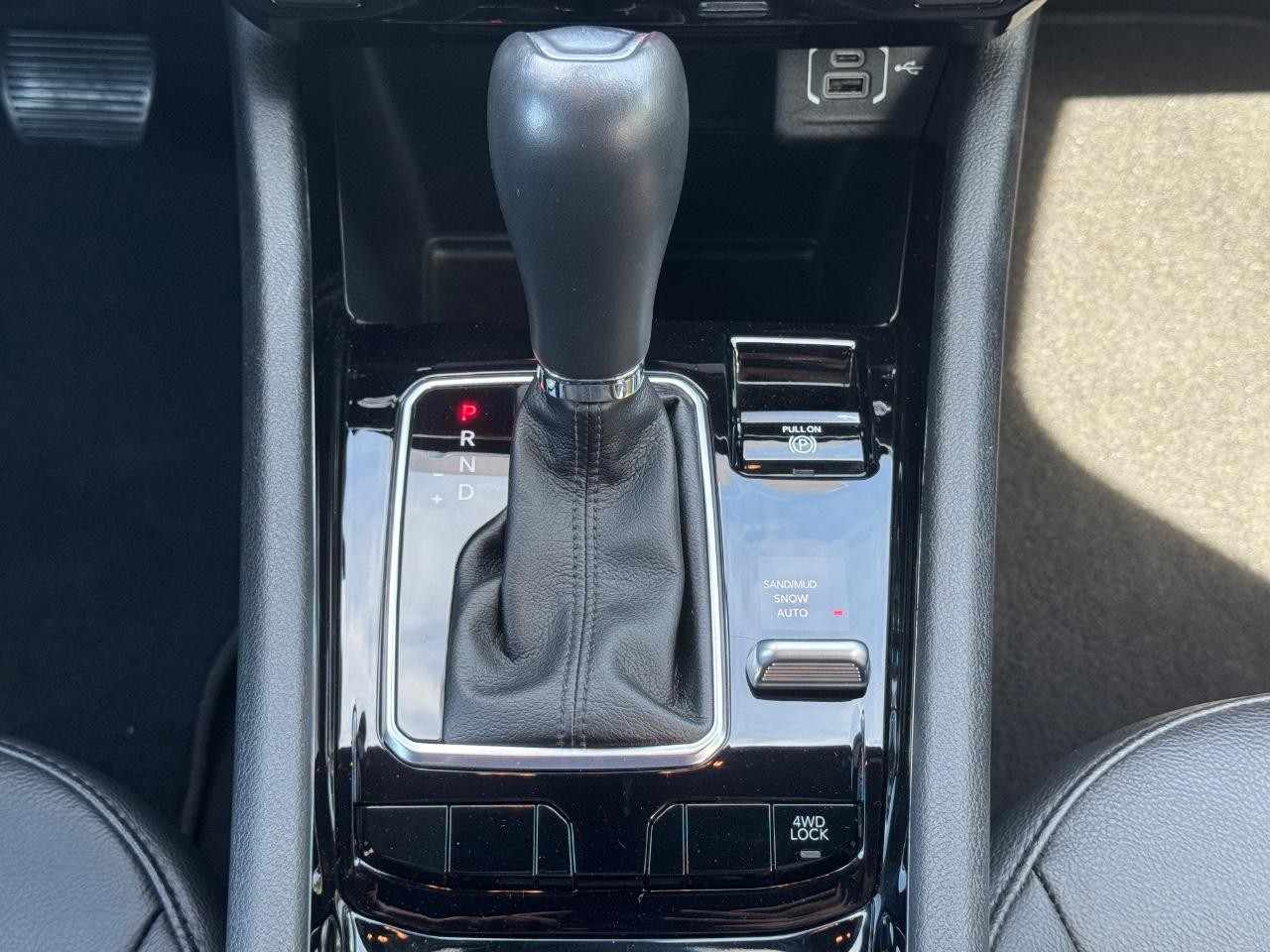 Jeep Compass Vehicle Full-screen Gallery Image 15