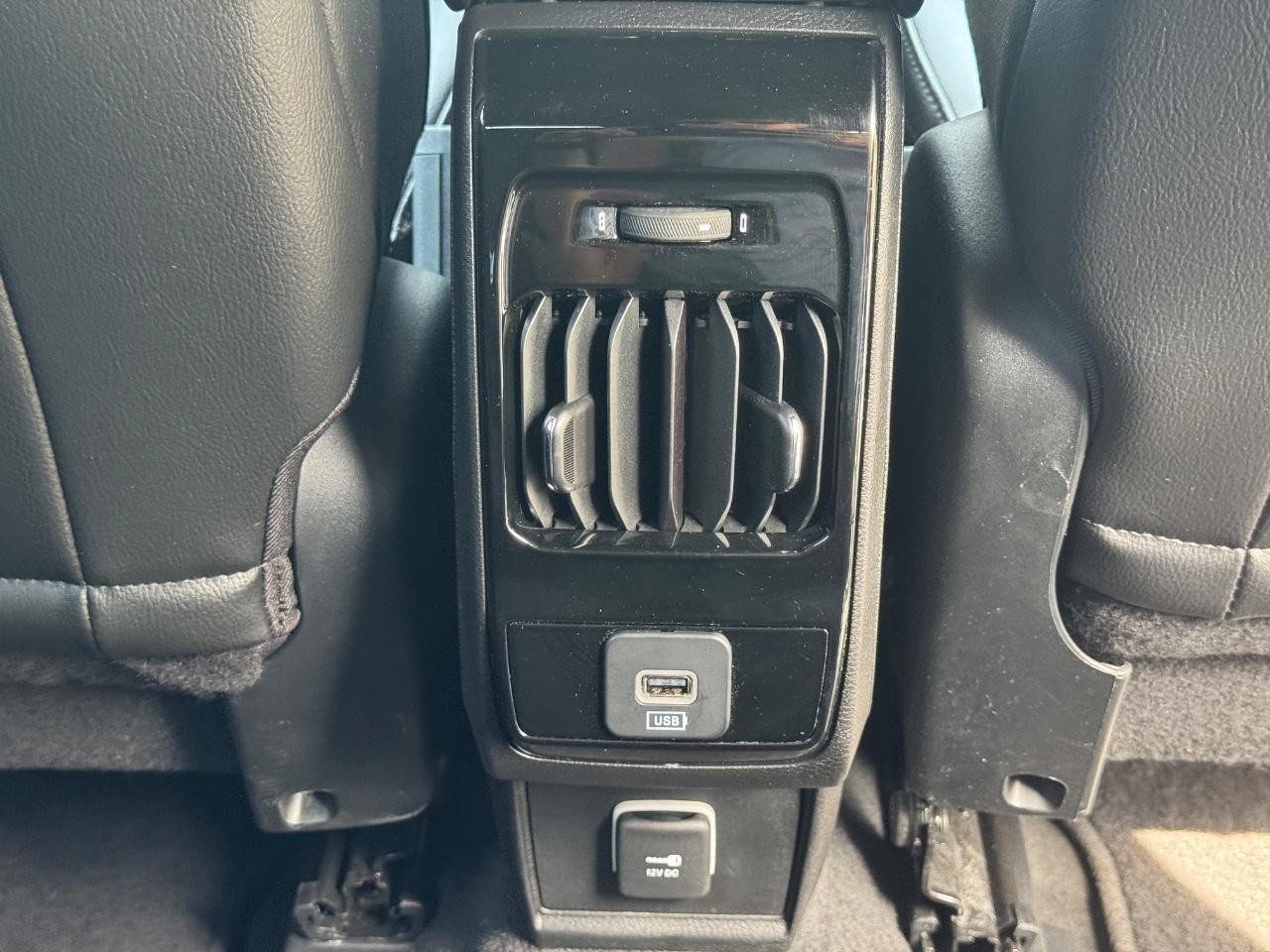 Jeep Compass Vehicle Full-screen Gallery Image 16