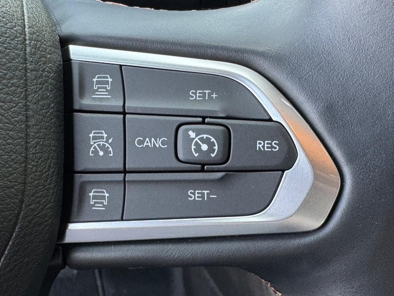 Jeep Compass Vehicle Full-screen Gallery Image 21