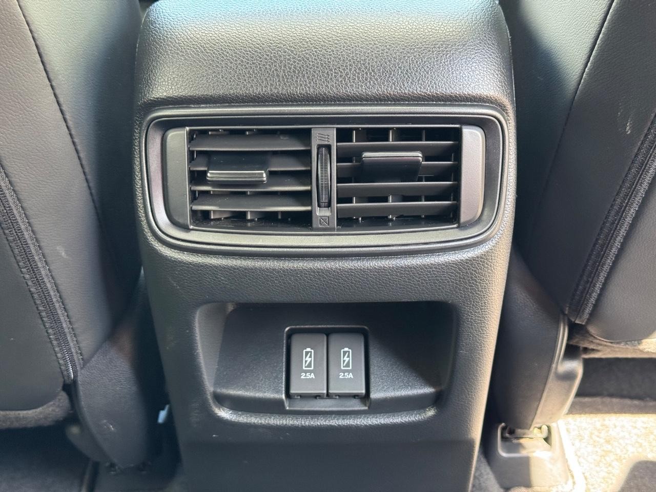 Honda CR-V Vehicle Full-screen Gallery Image 15