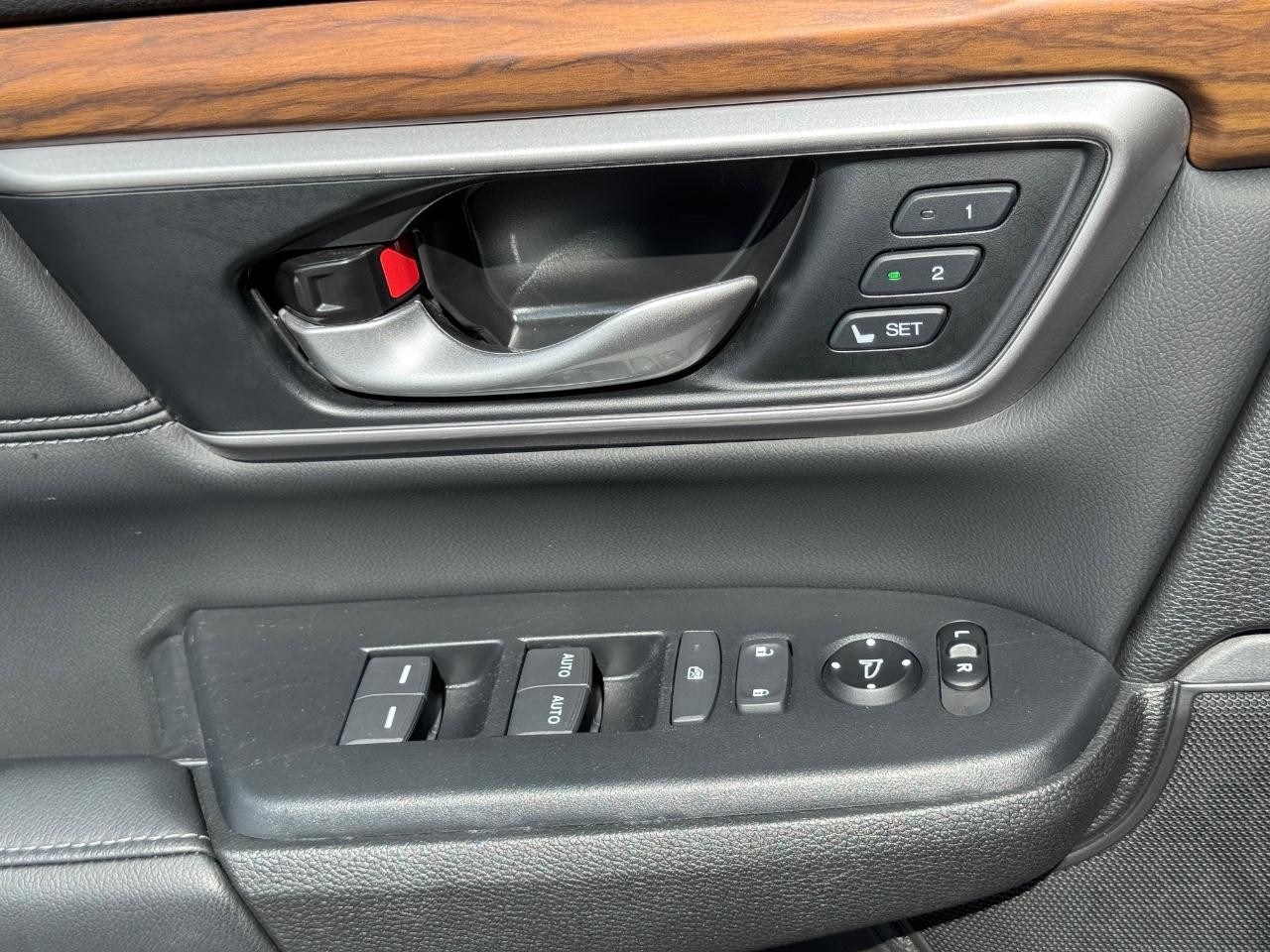 Honda CR-V Vehicle Full-screen Gallery Image 24