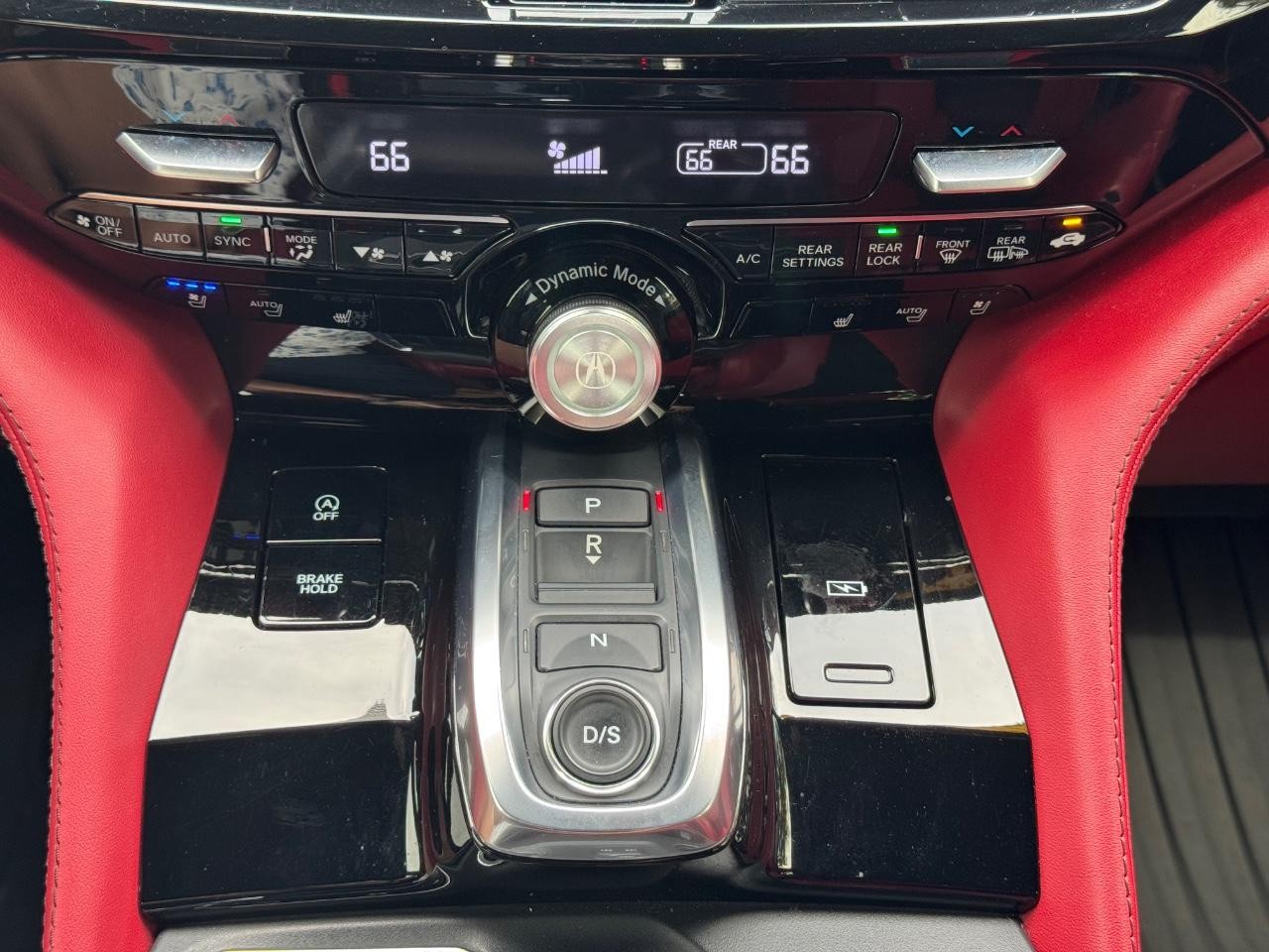 Acura MDX Vehicle Full-screen Gallery Image 15