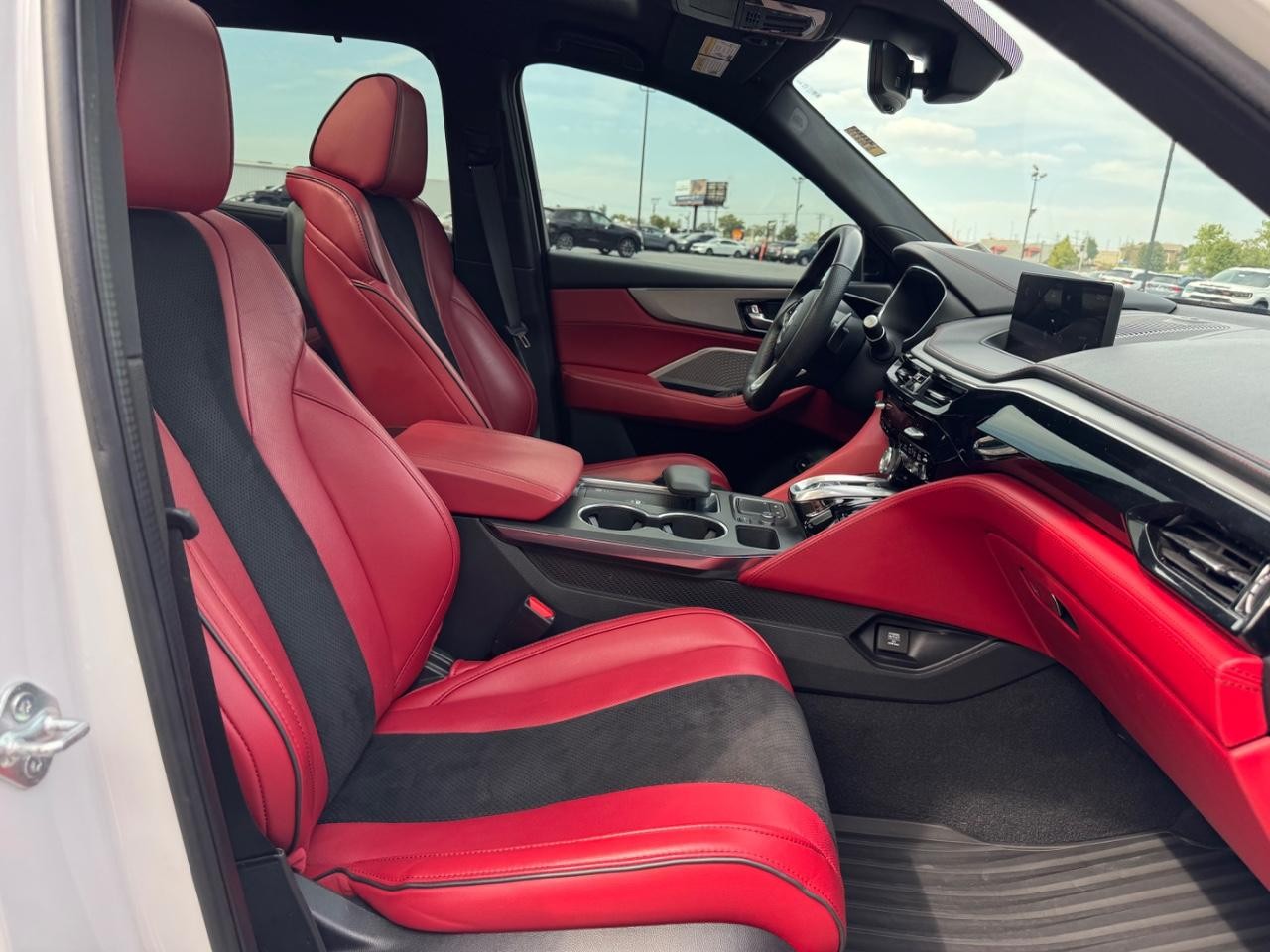 Acura MDX Vehicle Full-screen Gallery Image 18