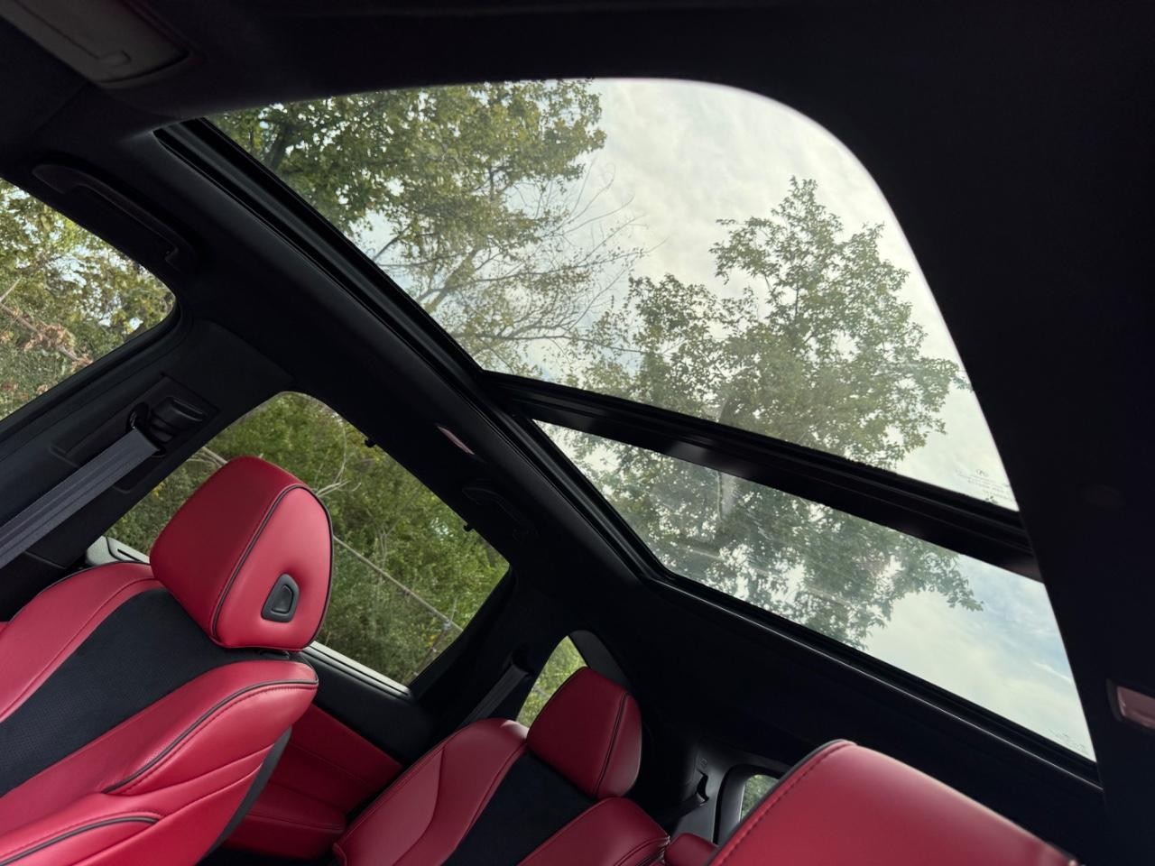 Acura MDX Vehicle Full-screen Gallery Image 20