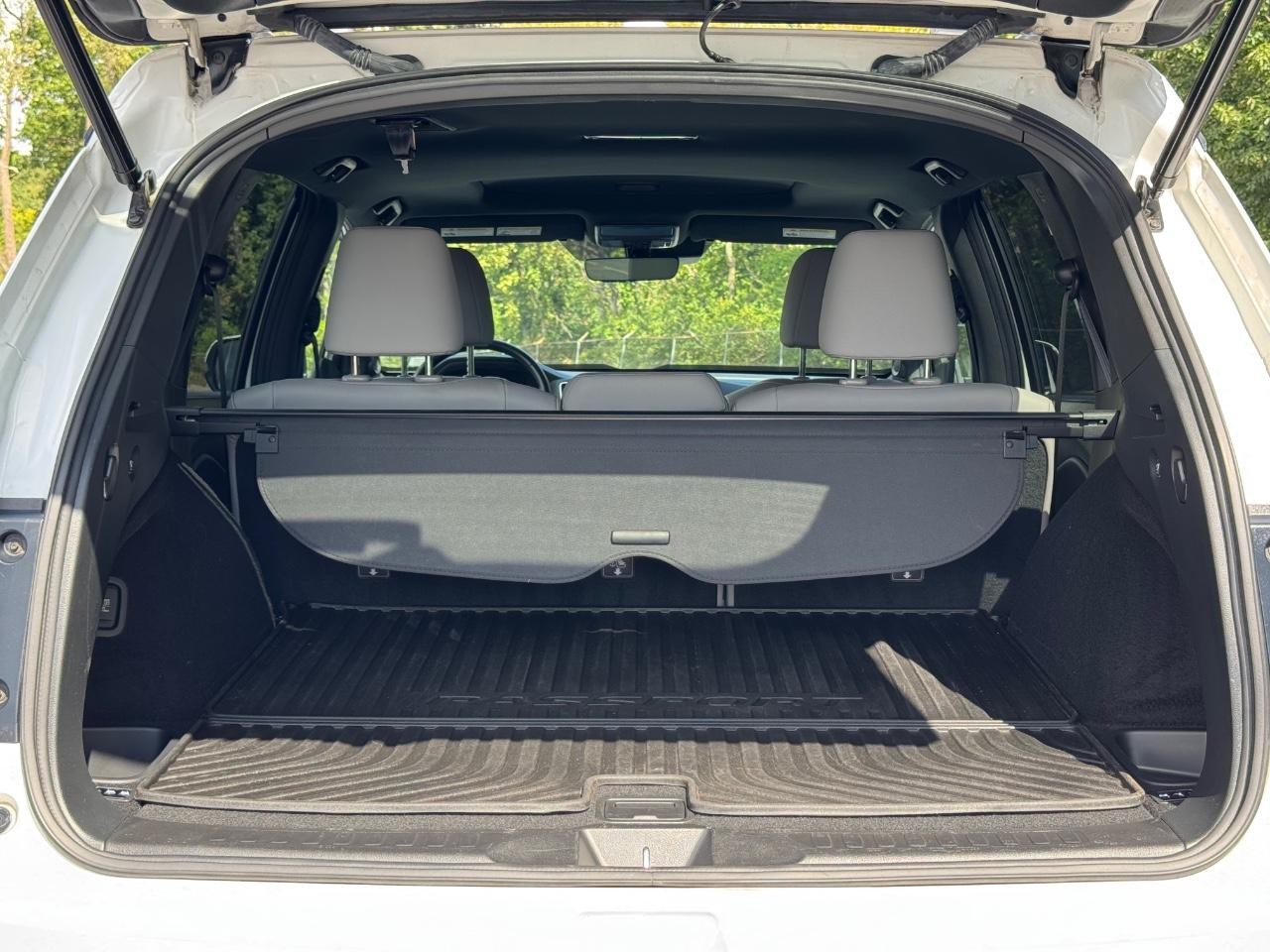 Honda Passport Vehicle Full-screen Gallery Image 04