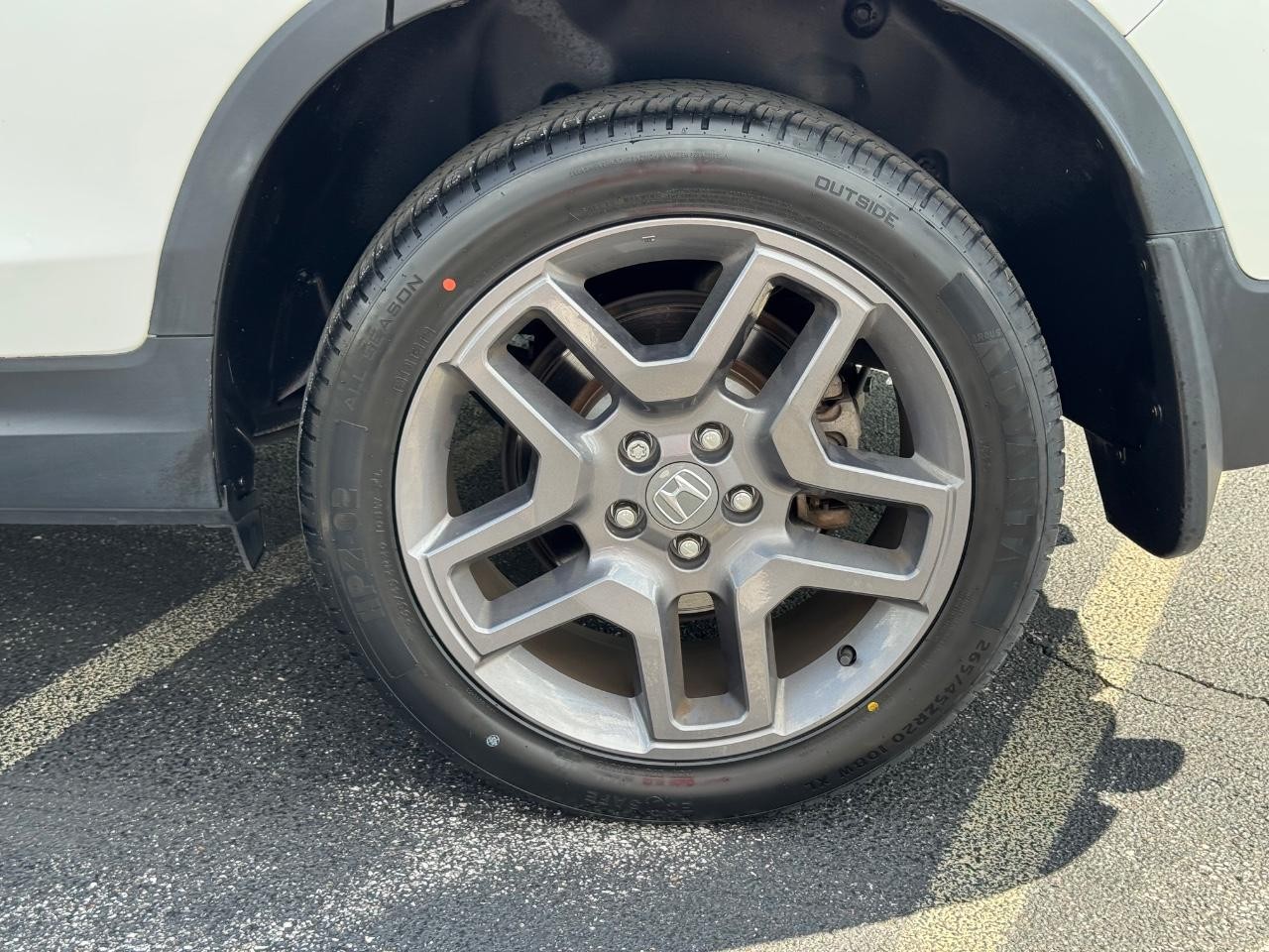 Honda Passport Vehicle Full-screen Gallery Image 07