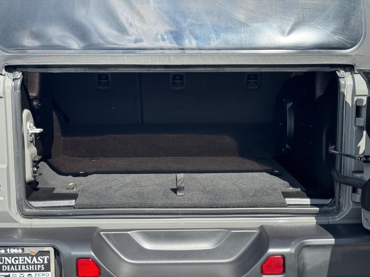 Jeep Wrangler 4xe Vehicle Full-screen Gallery Image 04