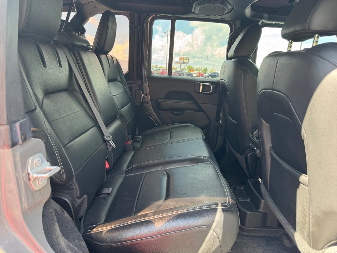 Jeep Wrangler 4xe Vehicle Full-screen Gallery Image 10