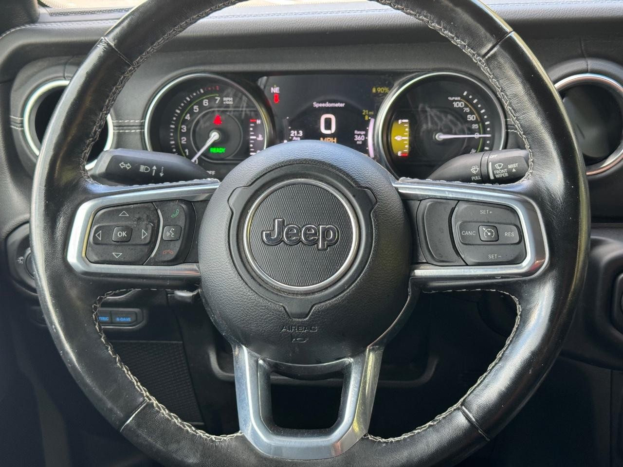 Jeep Wrangler 4xe Vehicle Full-screen Gallery Image 12