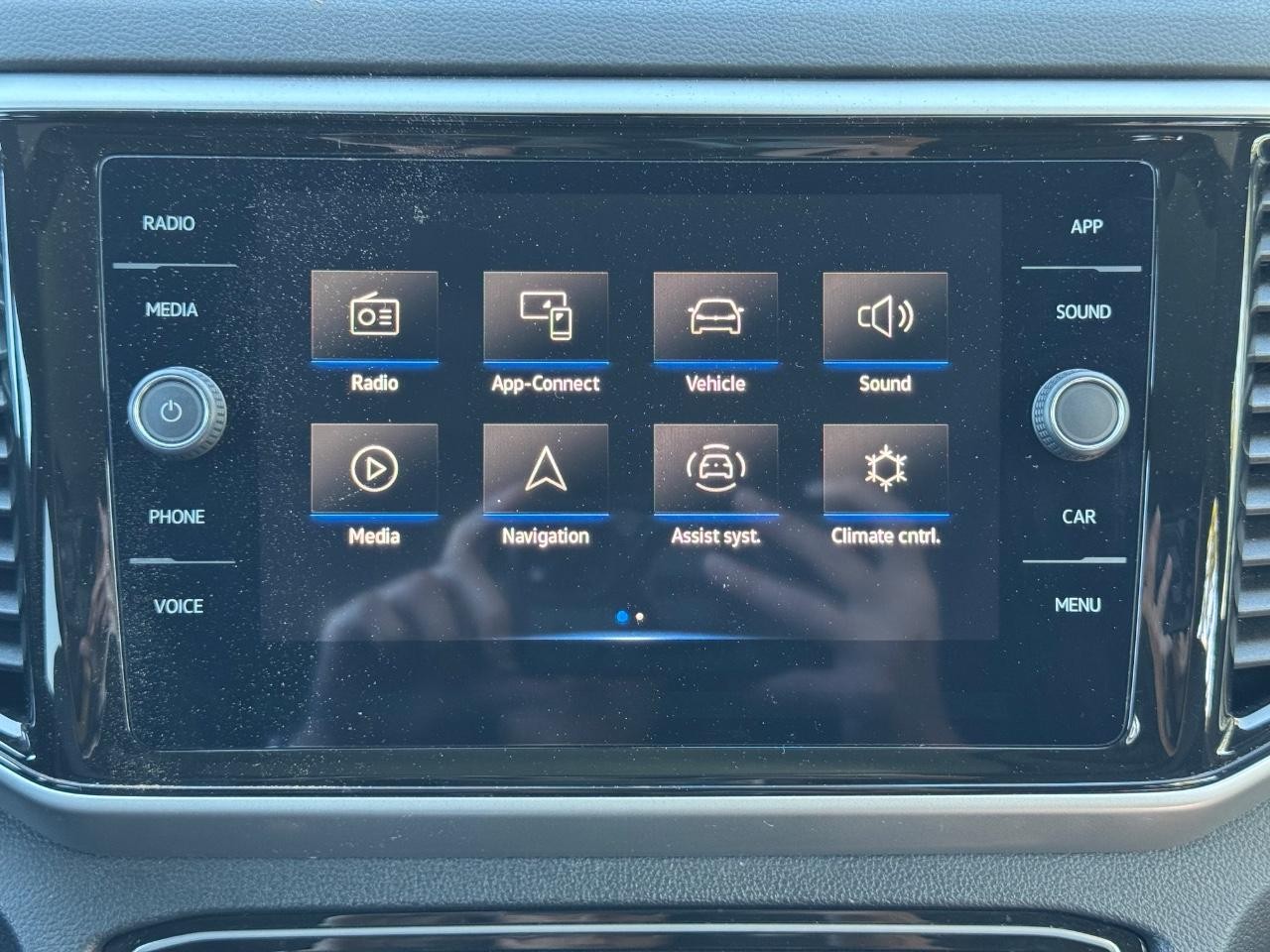 Volkswagen Atlas Cross Sport Vehicle Full-screen Gallery Image 13