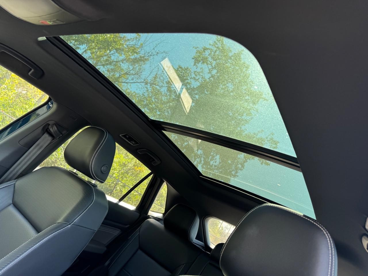 Volkswagen Atlas Cross Sport Vehicle Full-screen Gallery Image 19