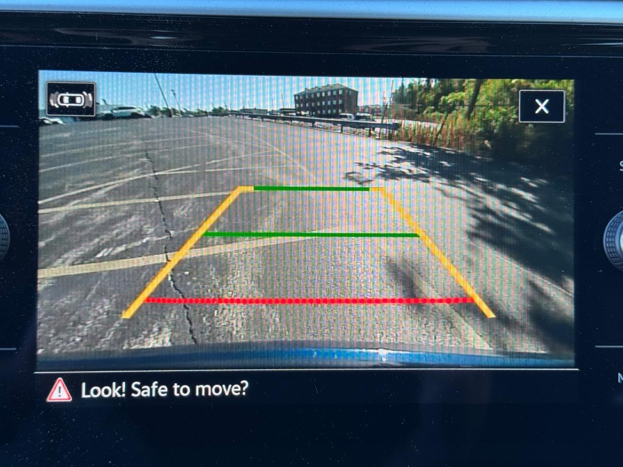 Volkswagen Atlas Cross Sport Vehicle Full-screen Gallery Image 24