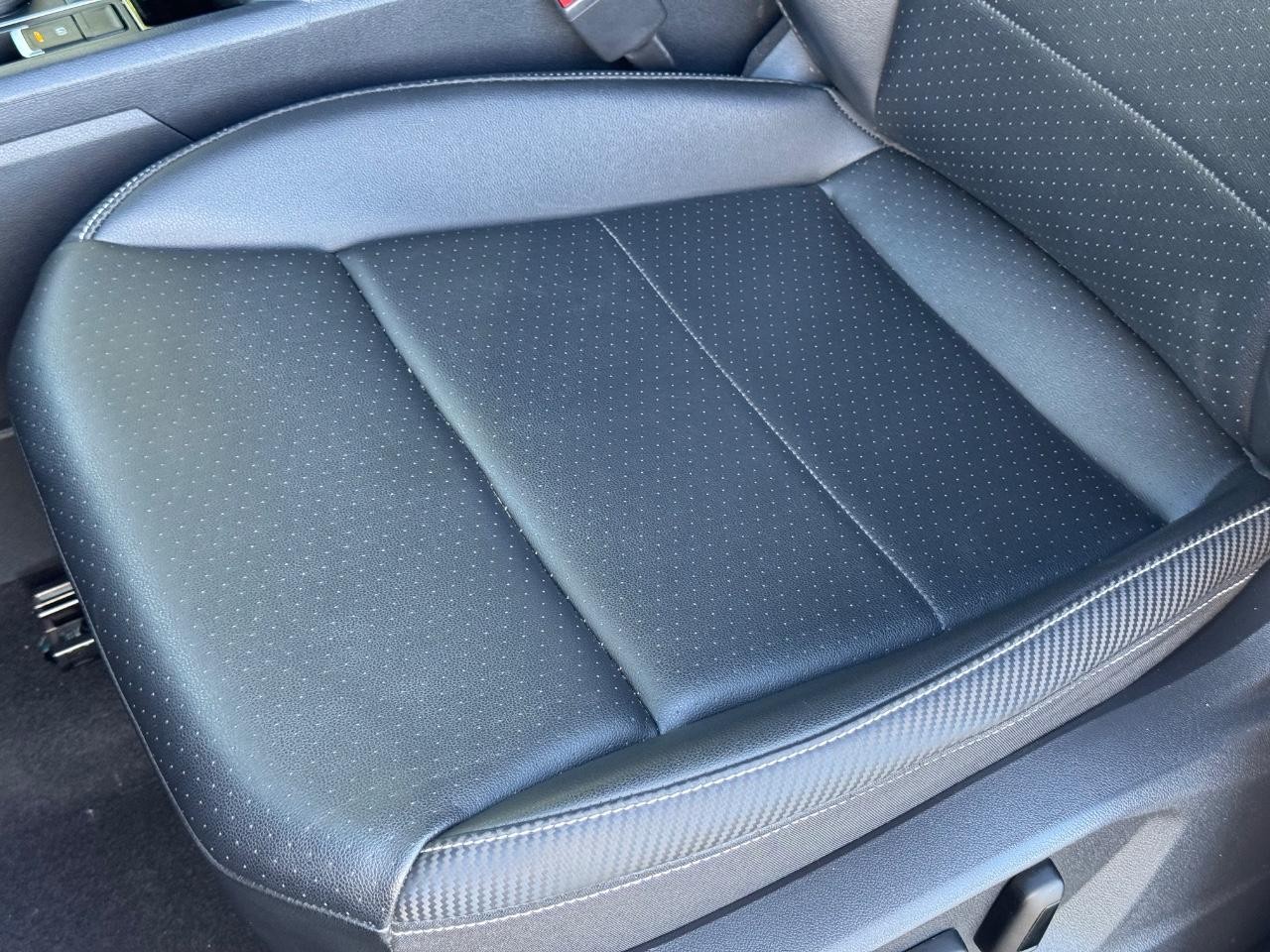 Volkswagen Atlas Cross Sport Vehicle Full-screen Gallery Image 26