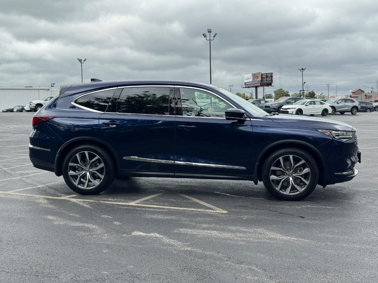 Acura MDX Vehicle Full-screen Gallery Image 02