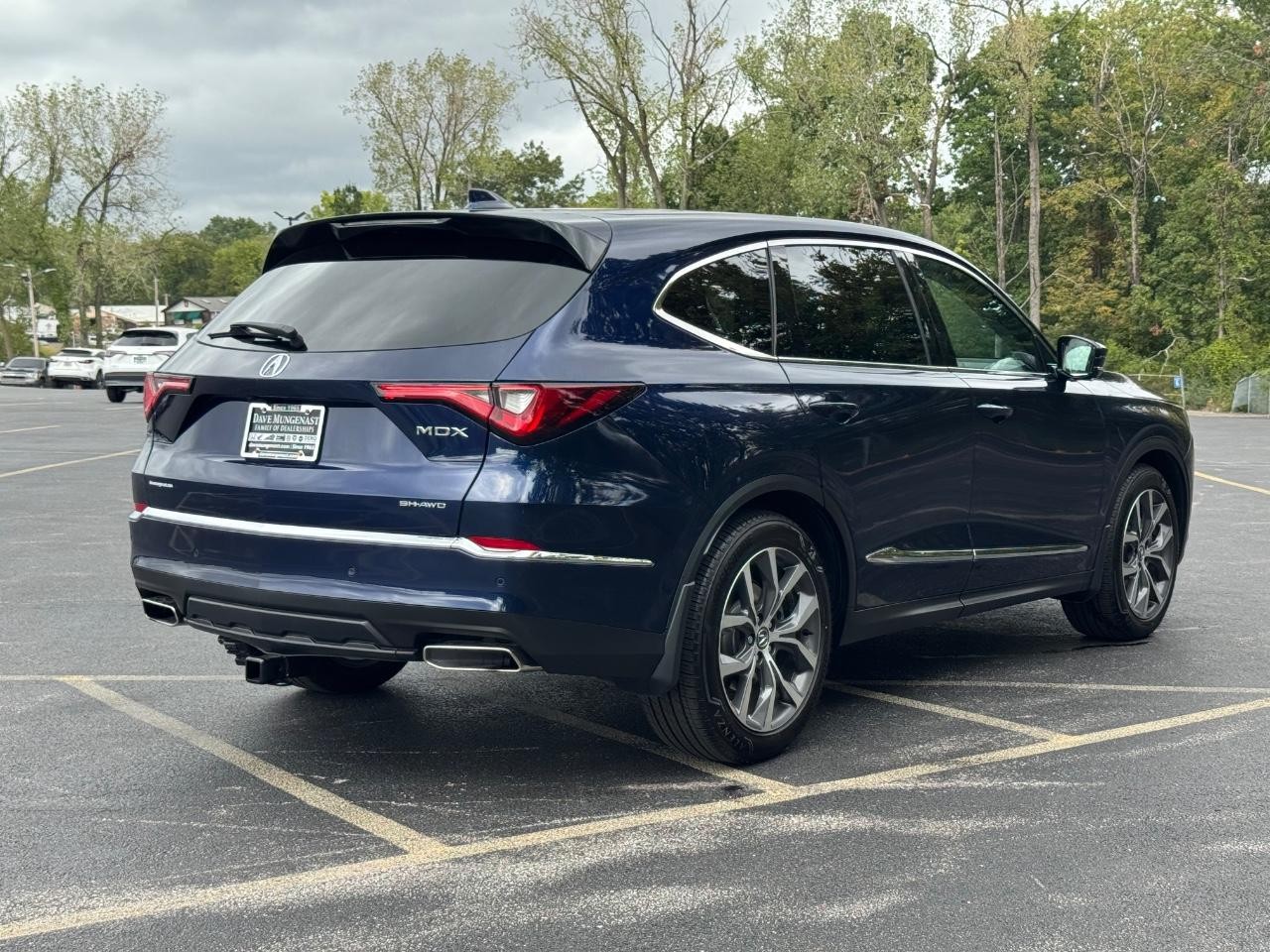 Acura MDX Vehicle Full-screen Gallery Image 03