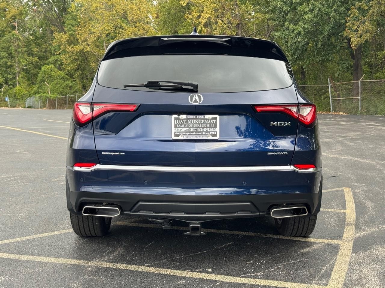 Acura MDX Vehicle Full-screen Gallery Image 05