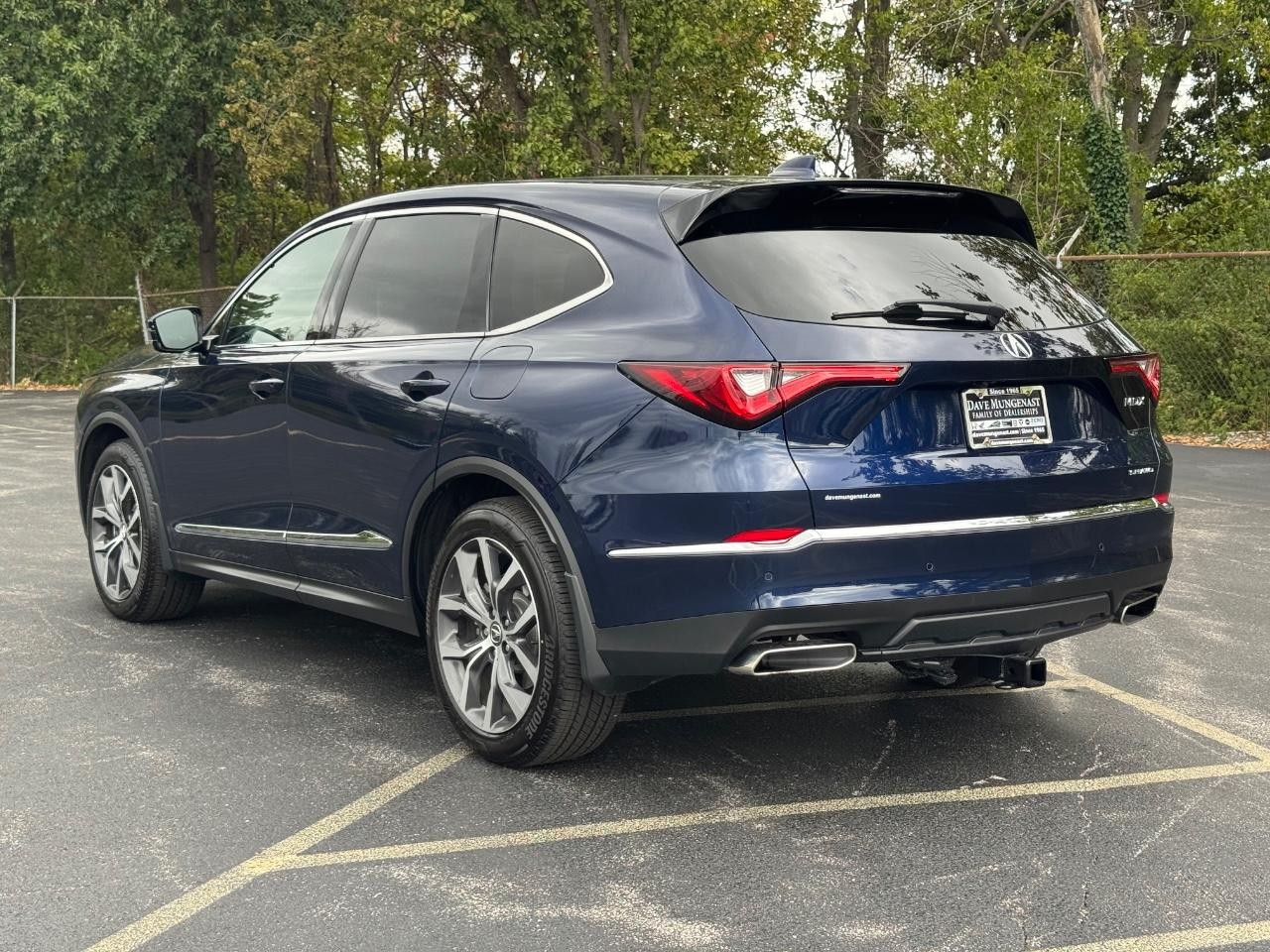 Acura MDX Vehicle Full-screen Gallery Image 06
