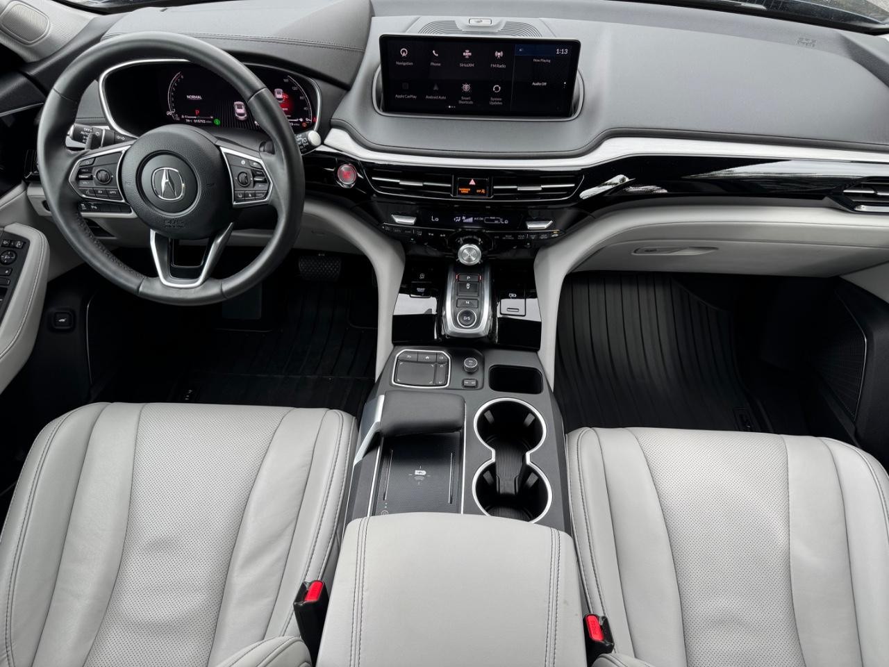 Acura MDX Vehicle Full-screen Gallery Image 12