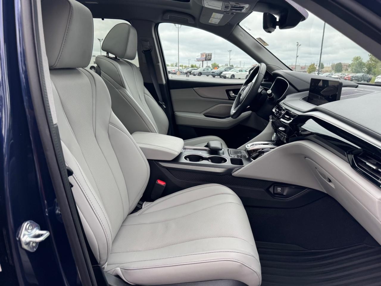 Acura MDX Vehicle Full-screen Gallery Image 19