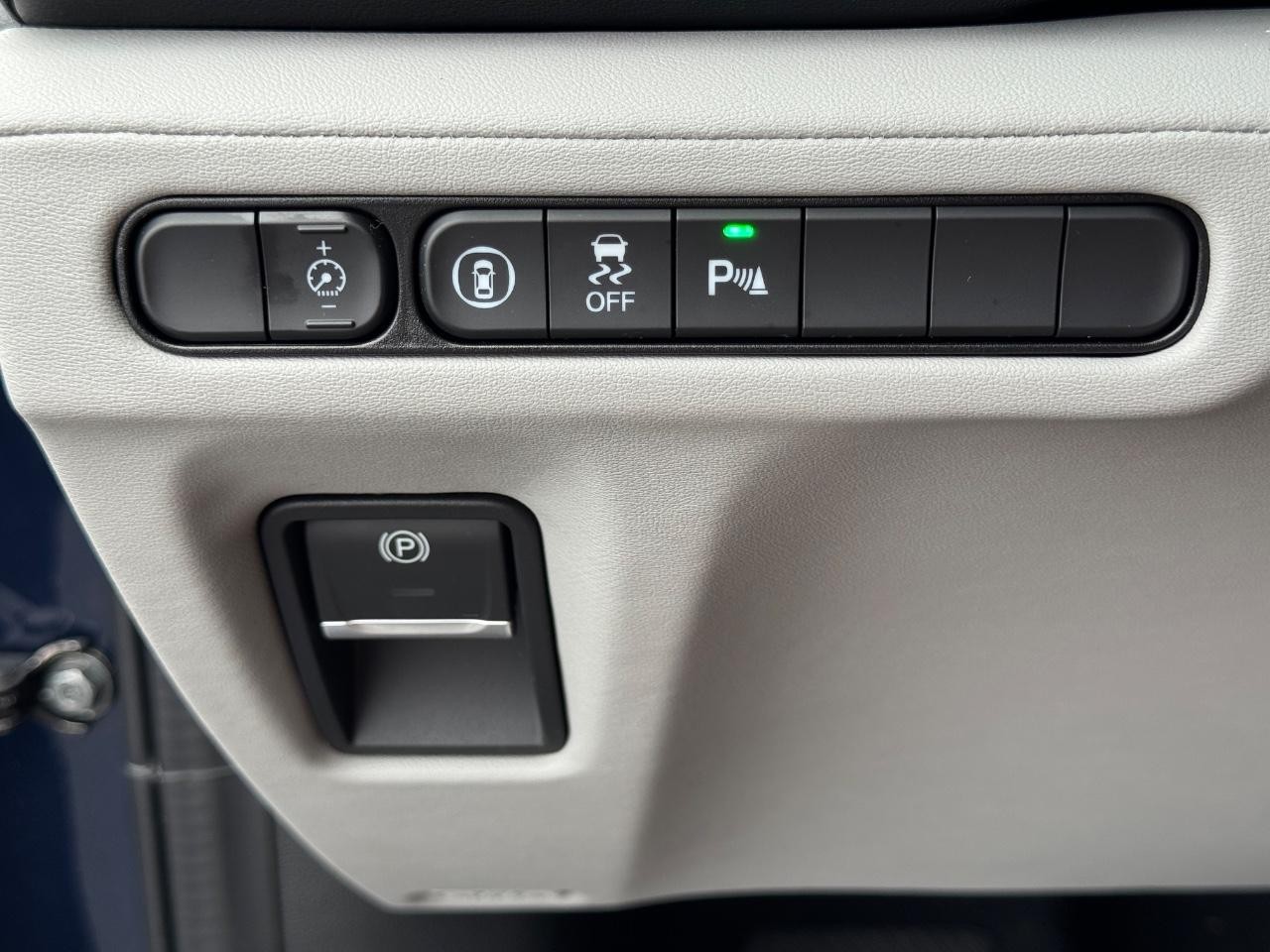 Acura MDX Vehicle Full-screen Gallery Image 25