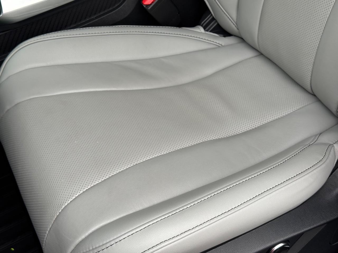 Acura MDX Vehicle Full-screen Gallery Image 29