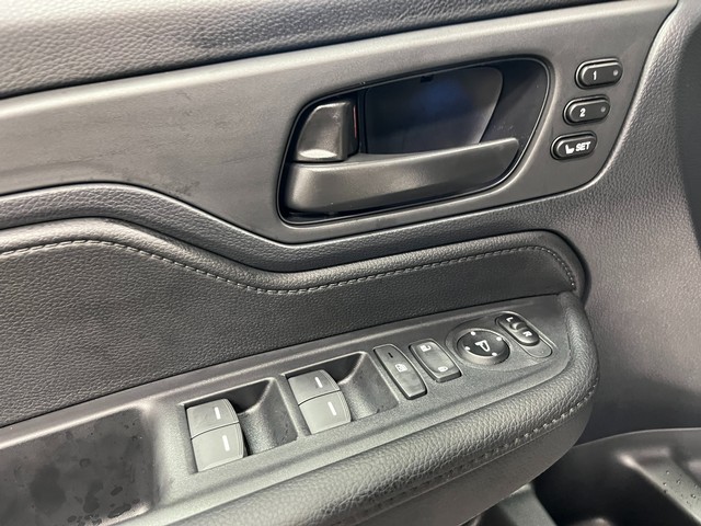 Honda Odyssey Vehicle Full-screen Gallery Image 12