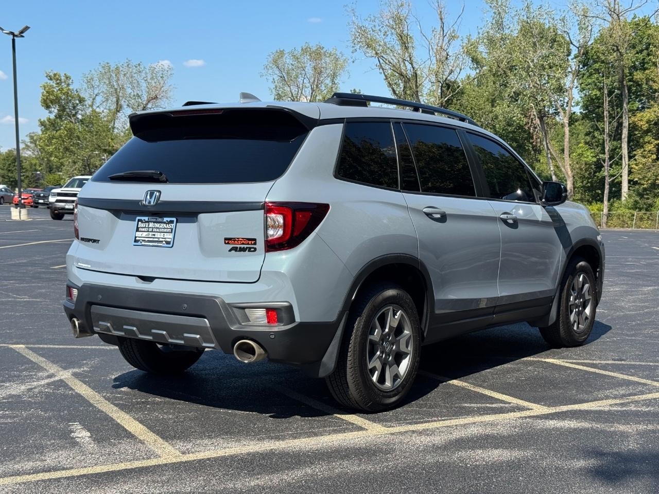 Honda Passport Vehicle Full-screen Gallery Image 03