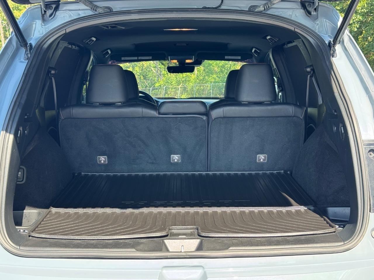 Honda Passport Vehicle Full-screen Gallery Image 04