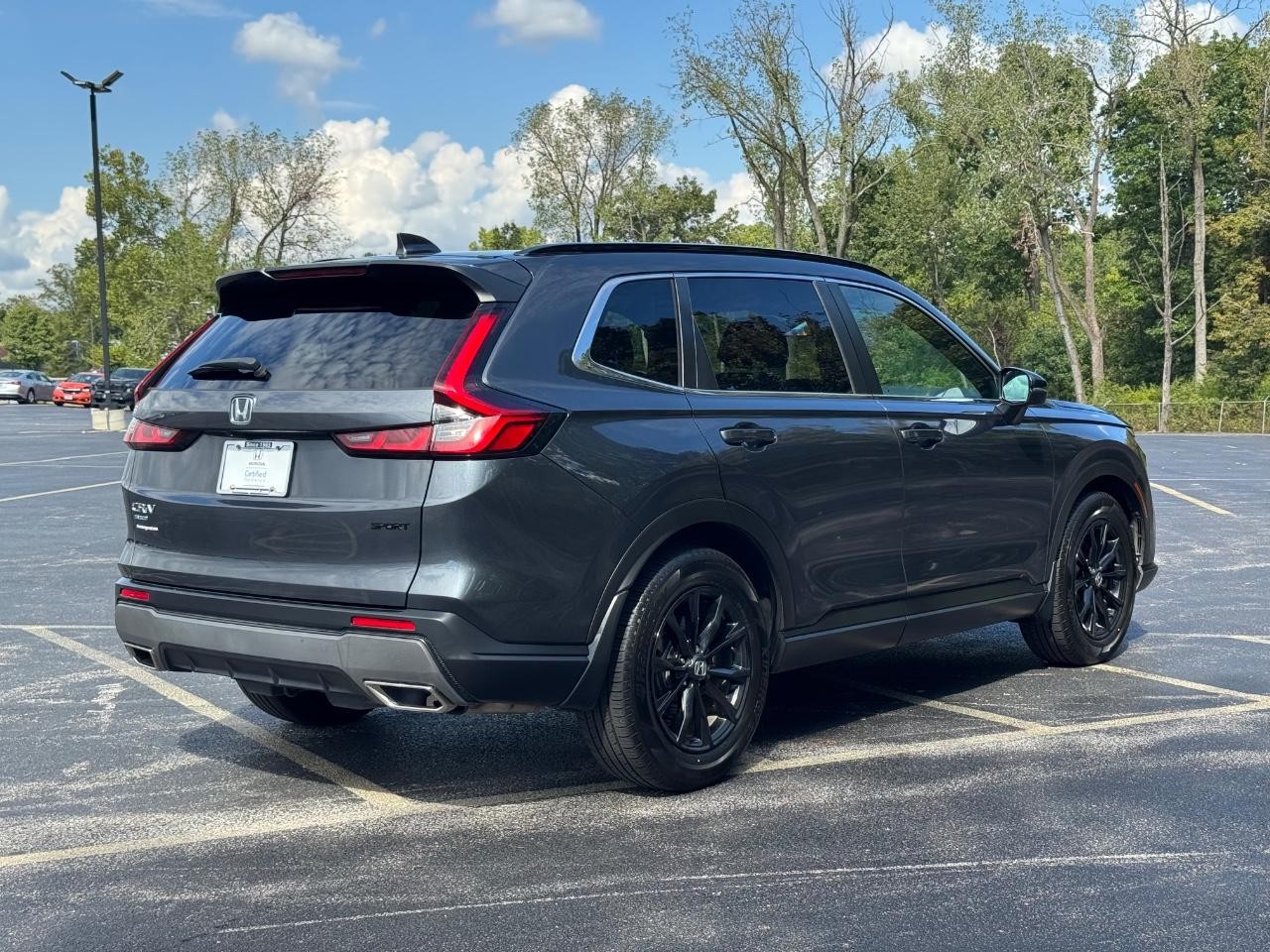 Honda CR-V Hybrid Vehicle Full-screen Gallery Image 03