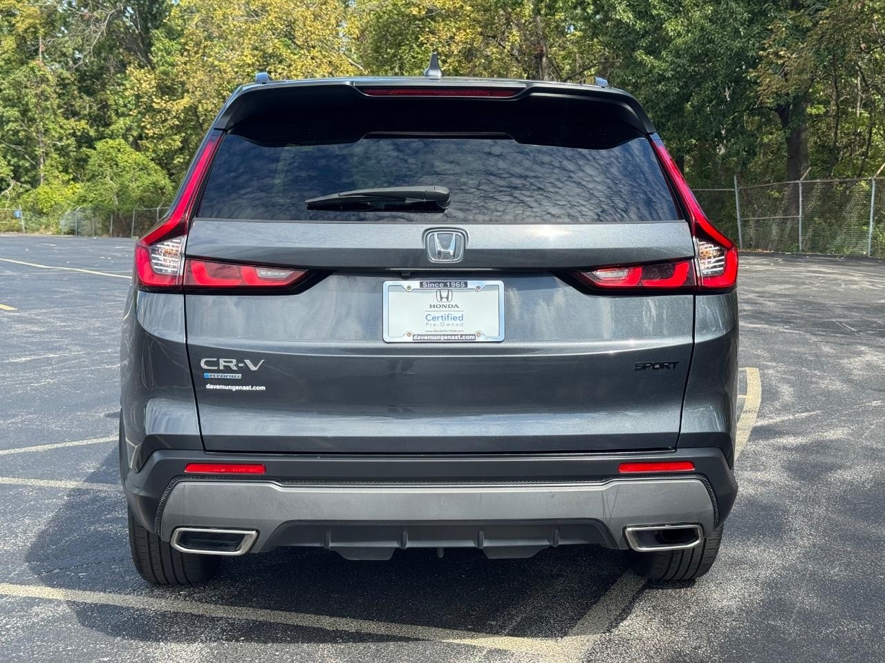 Honda CR-V Hybrid Vehicle Full-screen Gallery Image 05