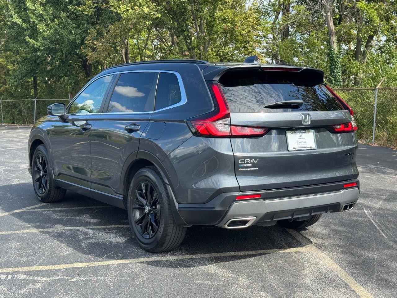 Honda CR-V Hybrid Vehicle Full-screen Gallery Image 06