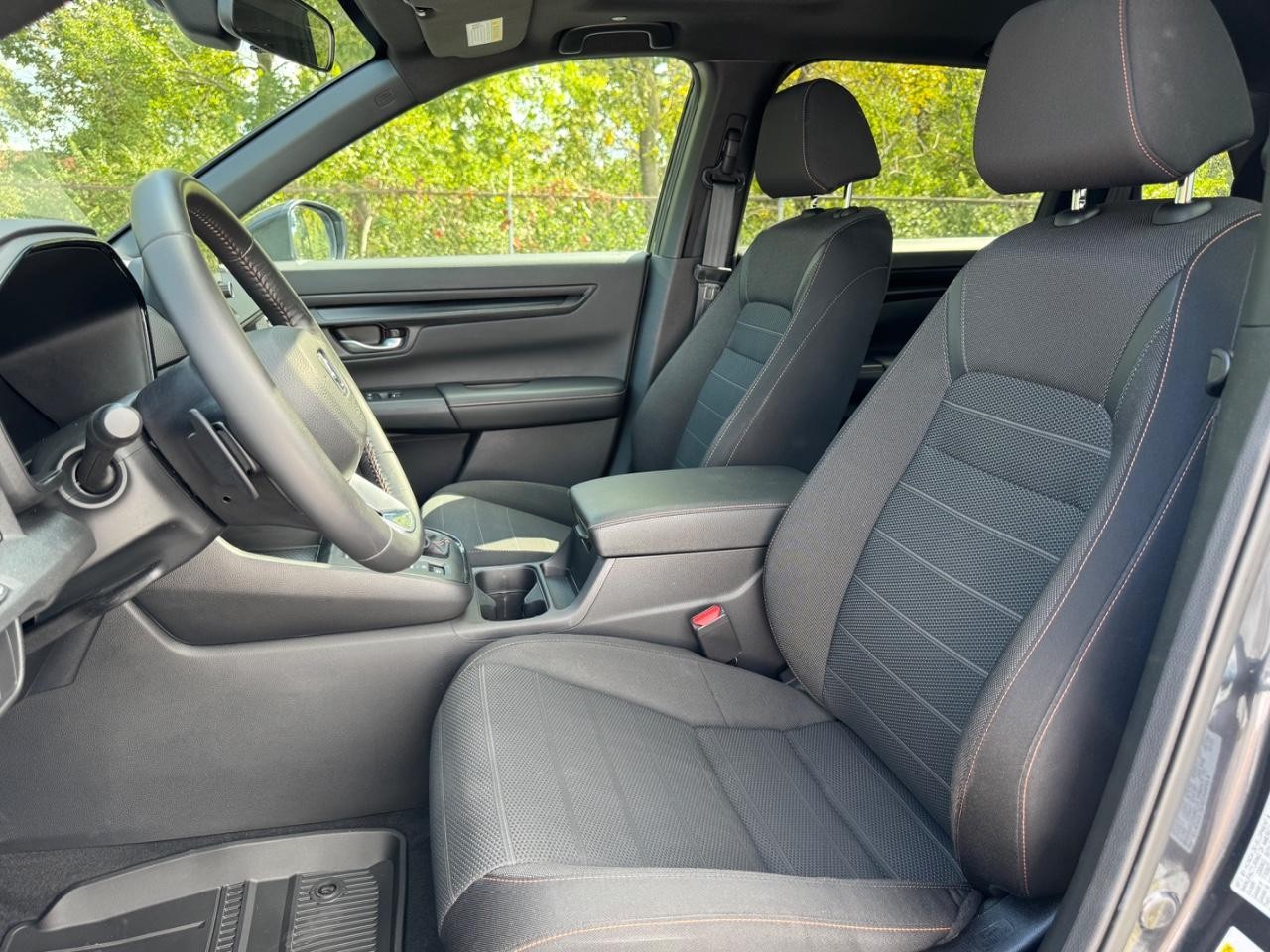 Honda CR-V Hybrid Vehicle Full-screen Gallery Image 18