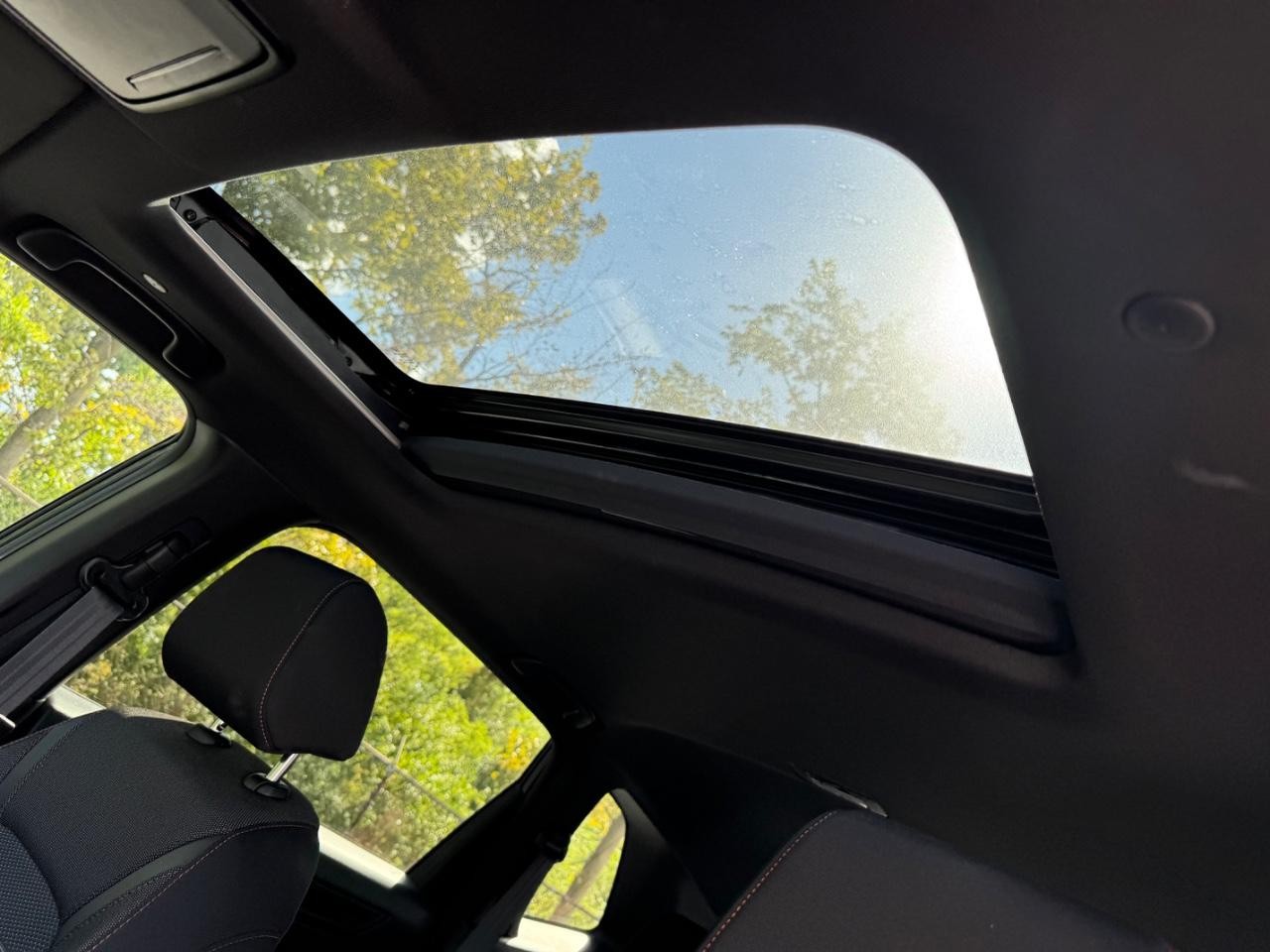 Honda CR-V Hybrid Vehicle Full-screen Gallery Image 19