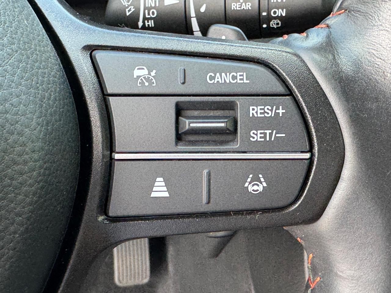 Honda CR-V Hybrid Vehicle Full-screen Gallery Image 22