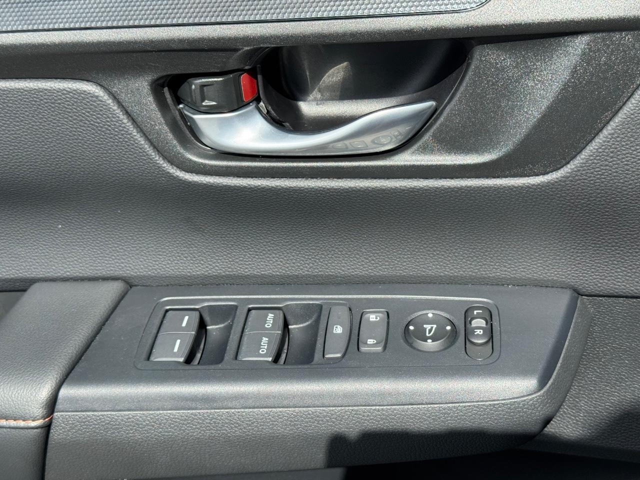 Honda CR-V Hybrid Vehicle Full-screen Gallery Image 25