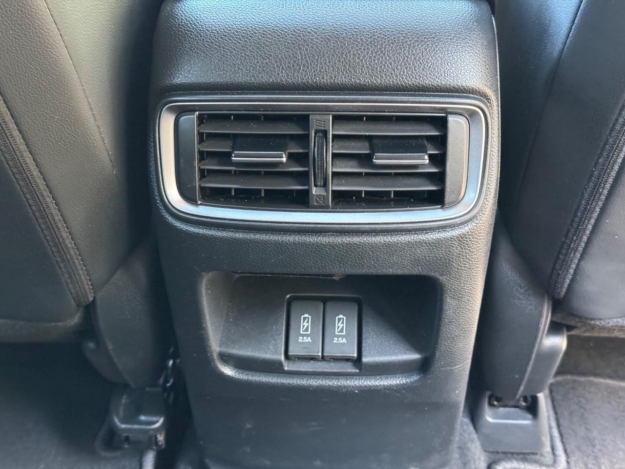 Honda CR-V Vehicle Full-screen Gallery Image 15